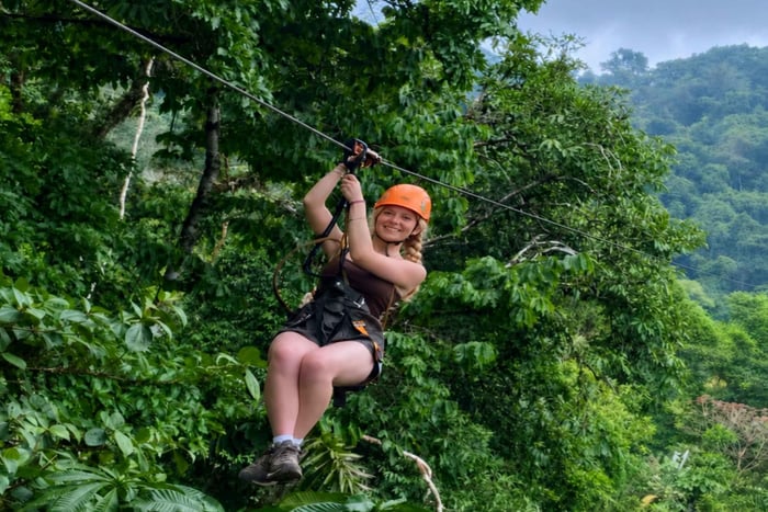 Uvita: avventura in zipline nella foresta pluviale