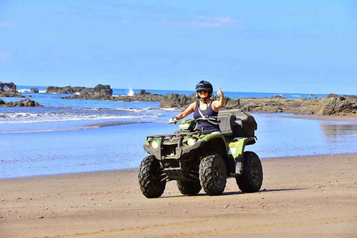 Spiaggia di Jaco: Tour in ATV con Sosta alla Cascata