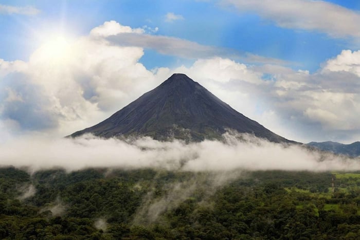 San Jose: Arenal Volcano & Baldi Hot Springs Heldagstur