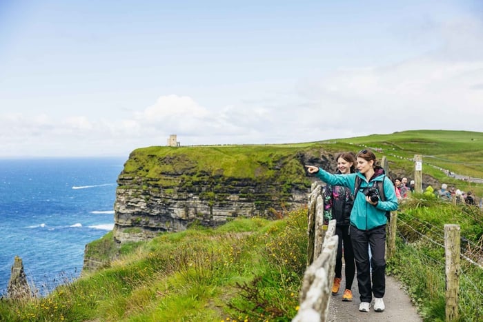 De Galway: Excursão guiada de dia inteiro aos Penhascos de Moher e Burren