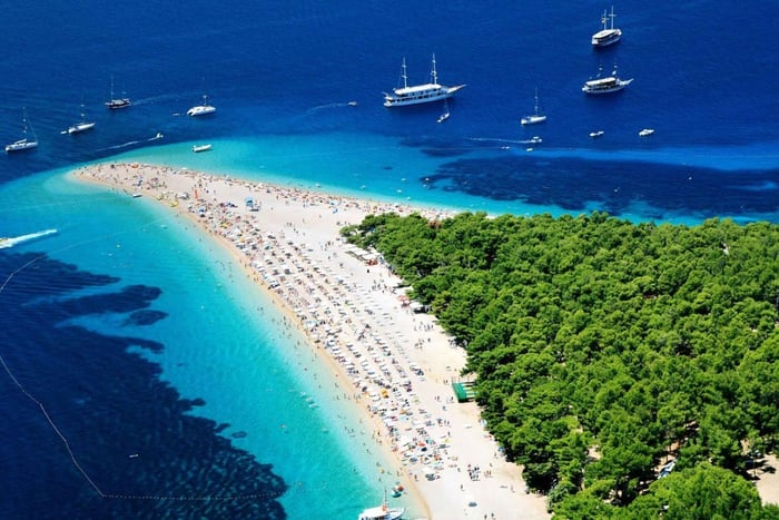 3 Islands Speedboat Tour: Golden Horn, Blue Lagoon & Jelsa