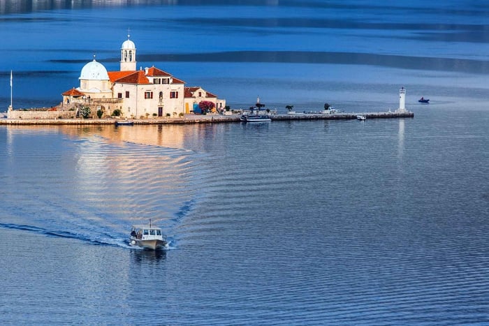 From Dubrovnik: Montenegro Day Trip with Cruise in Kotor Bay