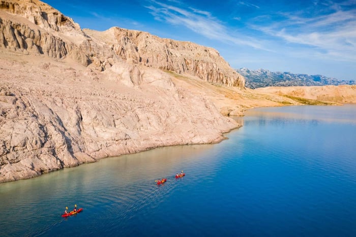 Da Metajna/Novalja: Tour guidato in kayak nella baia di Pag