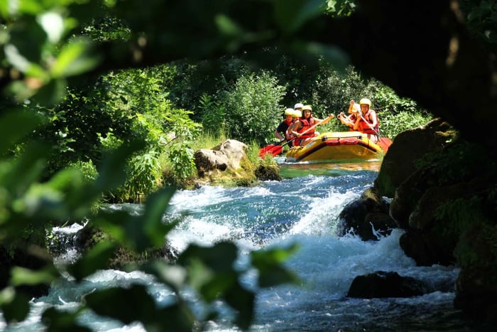 Från Omiš: Cetina River Rafting Trip med undervattensgrotta