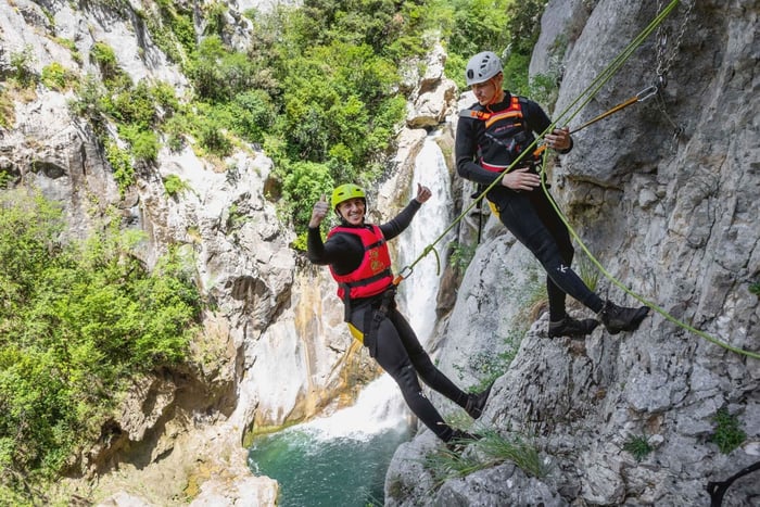 Von Split/Šestanovac: Extremes Canyoning auf dem Fluss Cetina