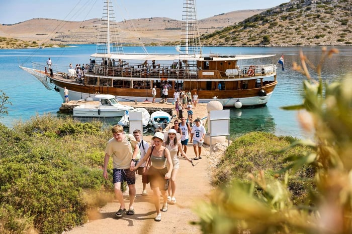 Desde Zadar: paseo en barco por el Parque Nacional de las Islas Kornati y Ugljan con 3 paradas