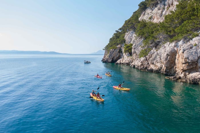 Makarska: tour guidato in kayak di mare con sosta per lo snorkeling