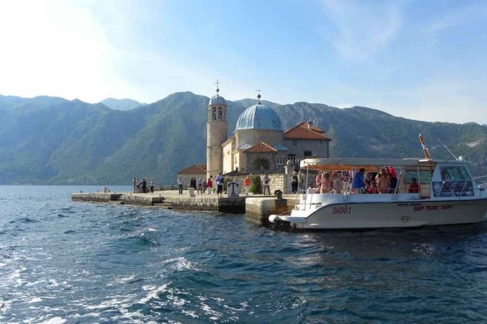 Montenegron kiertoajelu ja valinnainen Kotor Bayn veneristeily