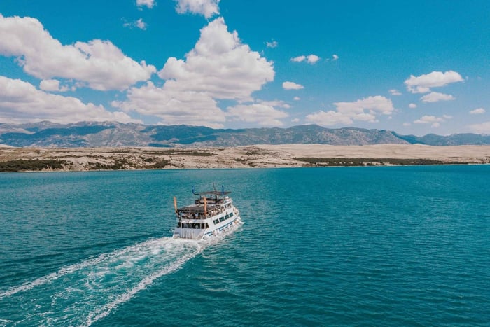 Novalja: Fiesta en barco en la playa de Zrće FESTINI con bebidas ilimitadas