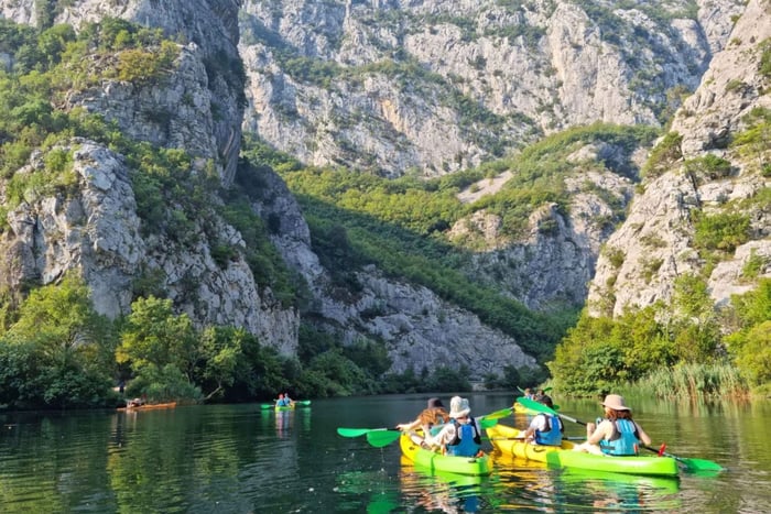 Omiš: Kajakkutleie for to på elven Cetina