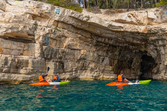 Pula : sortie en kayak, snorkeling, saut de falaises et baignade