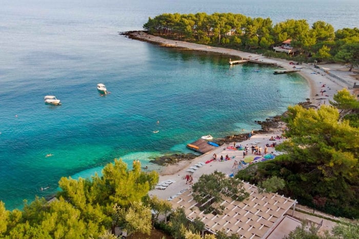 Split: Utflukt til en skjult øy med badestopp og strandbar