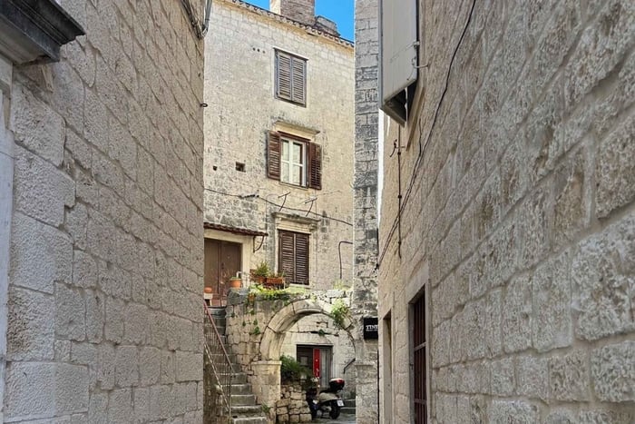 Tour privado por Trogir, Split y la fortaleza de Klis: historia dálmata