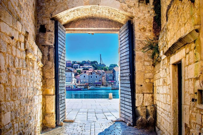 Trogir: UNESCO Old Town and Island History Walking Tour