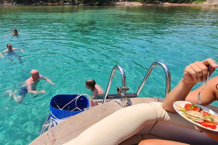 Zadar: Båttur med lunch, snorkling och dolda vikar