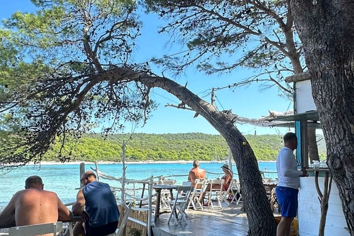 Zadar: Sakarunin ranta ja uponnut laiva Michelle