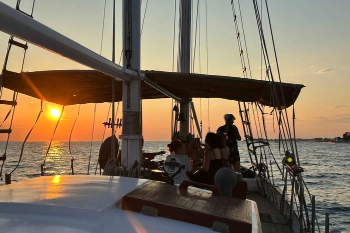 Zadar: Sunset Cruise with unlimited champagne