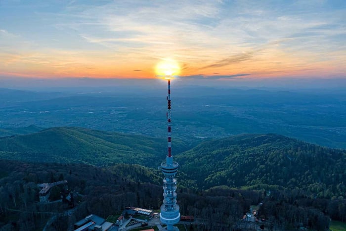 Zagreb: Wanderabenteuer auf dem Sljeme mit Mittagessen in einer lokalen Berghütte