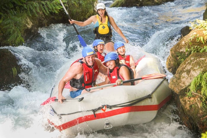 Split: Raften op de Cetina-rivier met klifduiken en grottentocht