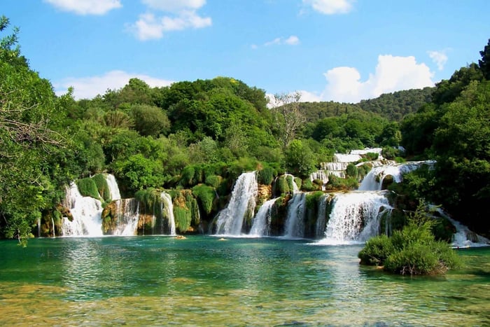 Split/Trogir: Viagem de 1 dia ao Parque Nacional de Krka com prova de vinhos