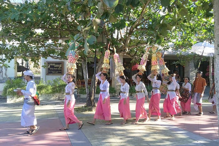 Bali: Dreamland, Padang Beach & Rock Bar Sunset Experience