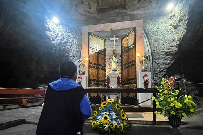 Bogotá: Salt Cathedral of Zipaquirá Tour by Local Bus