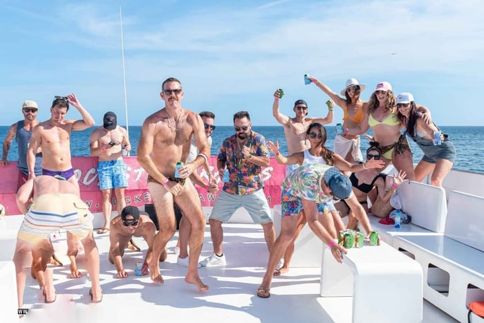 Cabo San Lucas: fiesta en barco con hip hop y bebidas ilimitadas.
