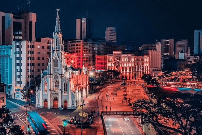 Cali Nightlife Tour: Bulevar, Salsa Streets, Chiva & Club 10.60