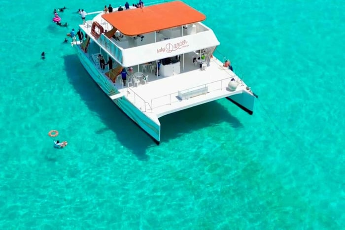 Cancun: Isla Mujeres Dancer Cruise with Lunch and Open Bar