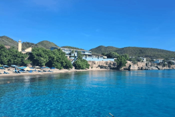 Curacao: Blue Room Cave and Turtles Boat Trip with Pizza