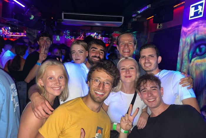 MADRID PUB CRAWL: FREE SHOTS, VIP CLUB ENTRY & PARTY GUIDE