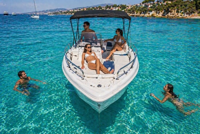 Port Saint Laurent du Var: Boat rental without a license