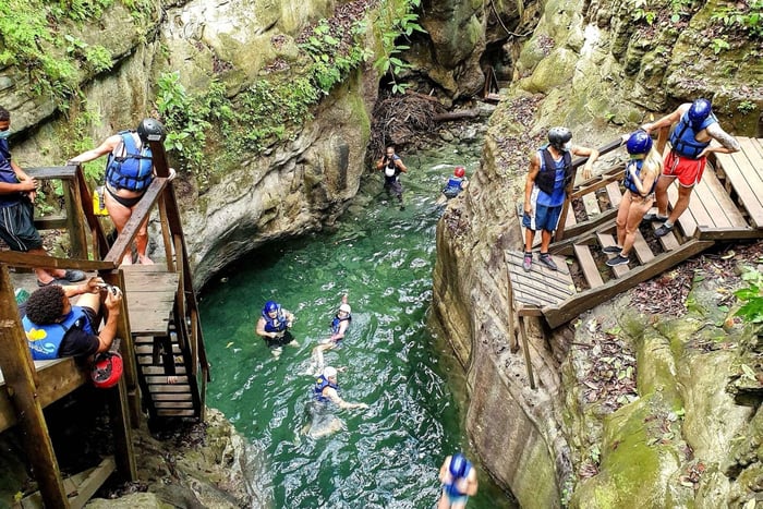 Puerto Plata: Damajagua Waterfalls Canyoning & Cocktail