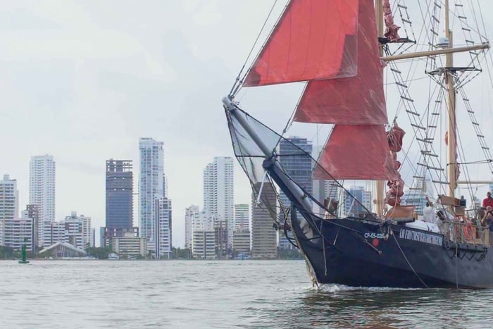 Cartagena, CO: Sunset Skyline Pirate Boat Tour met drankjes