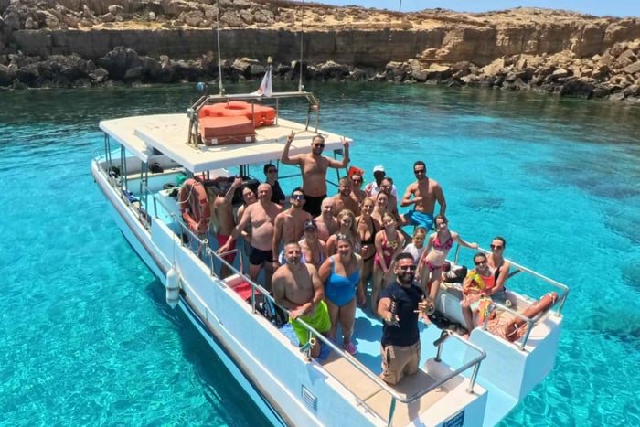 Ayia Napa: paseo en barco solo para adultos por la Laguna Azul y para ver tortugas