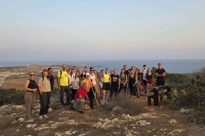 Ayia Napa: ruta de senderismo al atardecer en el cabo Greco y experiencia de yoga