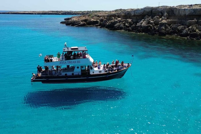 Protaras: Luxury Blue Lagoon Cruise / 4H, Food, 3 Swim Stops