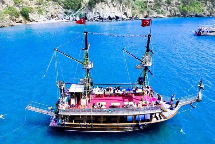 Antalya: tour in barca alle cascate del Duden con pranzo e bevande