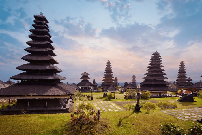 Bali: Excursão de um dia ao Templo de Besakih com Cachoeira e Terraço de Arroz