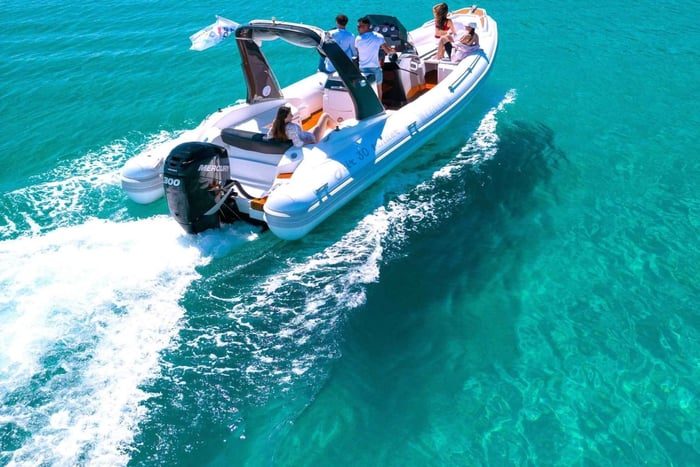 Cagliari: Ganztagestour mit dem Boot; 6 Bade-Stopps, Sip & Snorkel