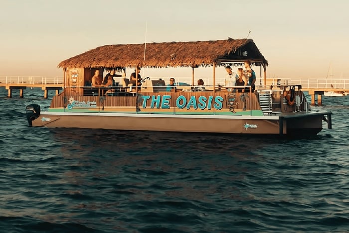 Charlotte Harbor : 'Croisière au coucher du soleil à bord d'un bateau Tiki (The Oasis)