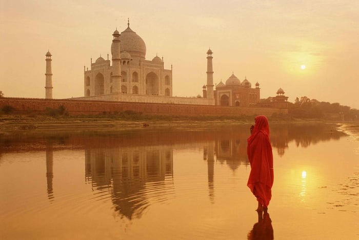 Desde tour en coche al amanecer por el Taj Mahal y Agra