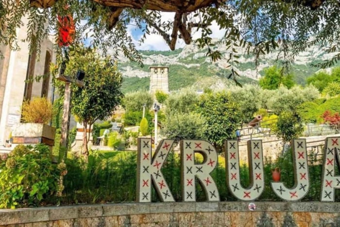 From Durrës/Golem: Kruja Castle, Bazaar & Tirana City Tour