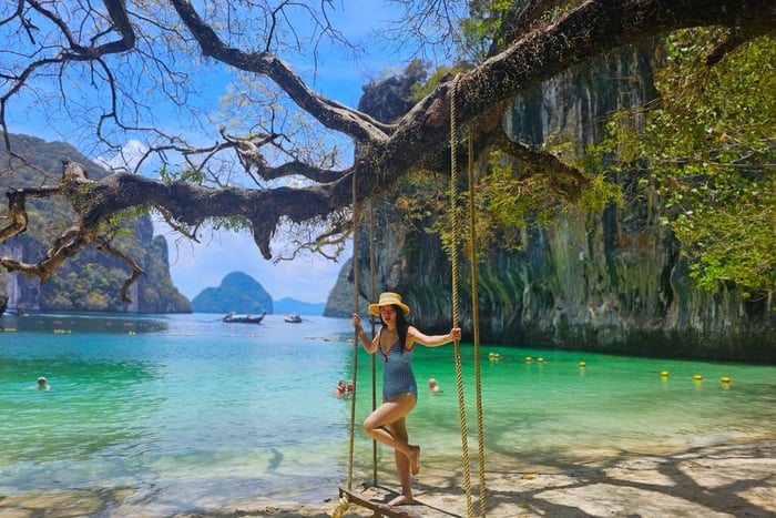 Krabi/Ao Nang: island hopping privato in longtail boat
