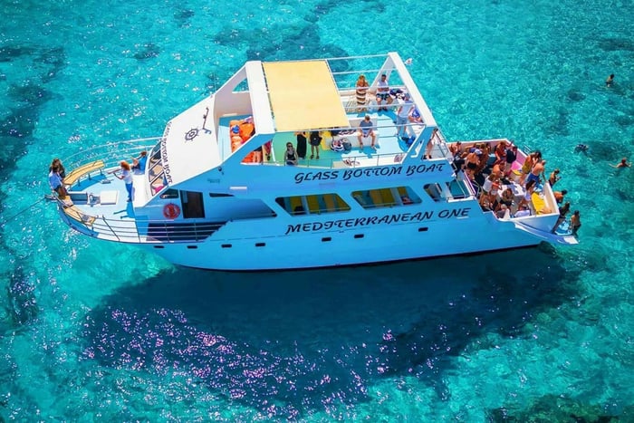 Latchi Crucero en barco por la Laguna Azul del Mediterráneo