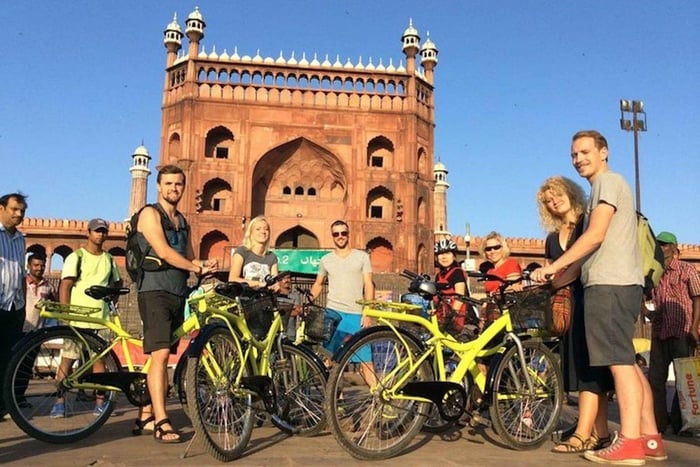 Vieux Delhi : excursion à vélo en petit groupe de 3,5 heures avec petit-déjeuner