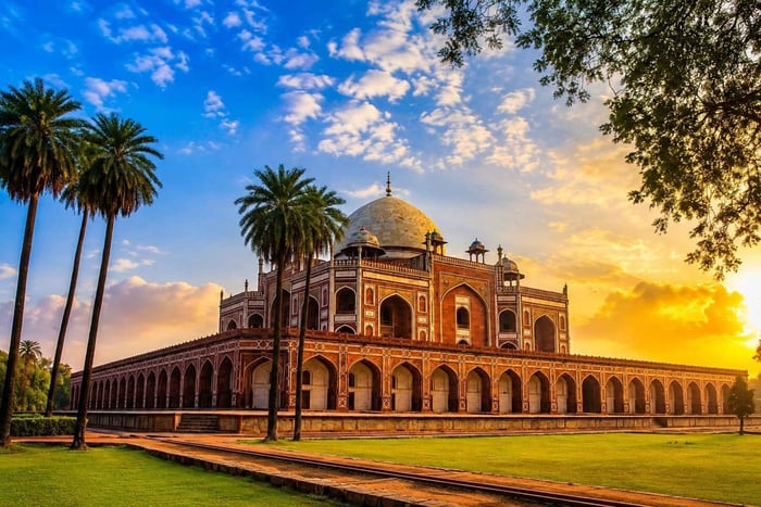 Old & New Delhi Landmarks Guided Tour + Pickup
