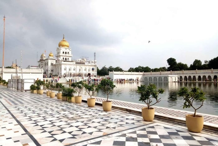 Hengellinen kävely (Bangla Sahib ja Laxminarayanin temppeli)
