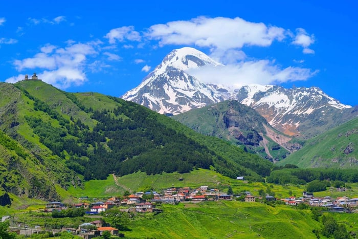Tiflis: Excursión de un día a Gudauri y Kazbegi con 4x4