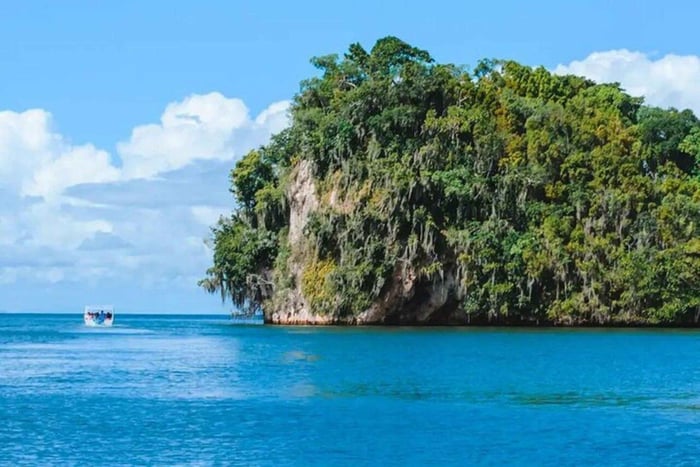 Bayahibe: Los Haitises National Park & Montaña Redonda Tour